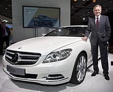 Dr. Joachim Schmidt, Vertrieb und Marketing der Mercedes-Benz Cars, präsentierte in der Mercedes-Benz World in Brooklands die neue Generation der CL-Klasse. Foto: auto-reporter.net 